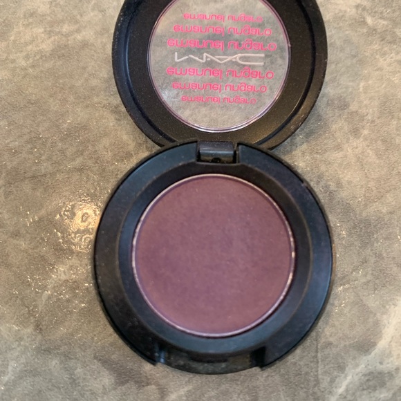 MAC Emanuel Ungaro limited ed Lilac eyeshadow - Picture 2 of 3